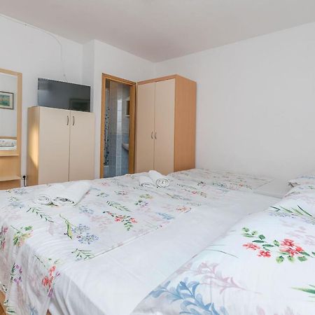 Apartments And Room Nevenka Makarska Exterior photo