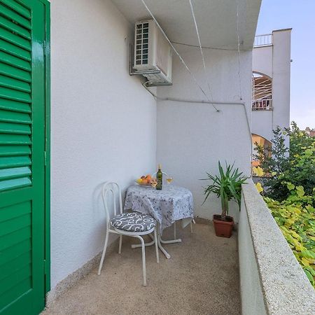 Apartments And Room Nevenka Makarska Exterior photo