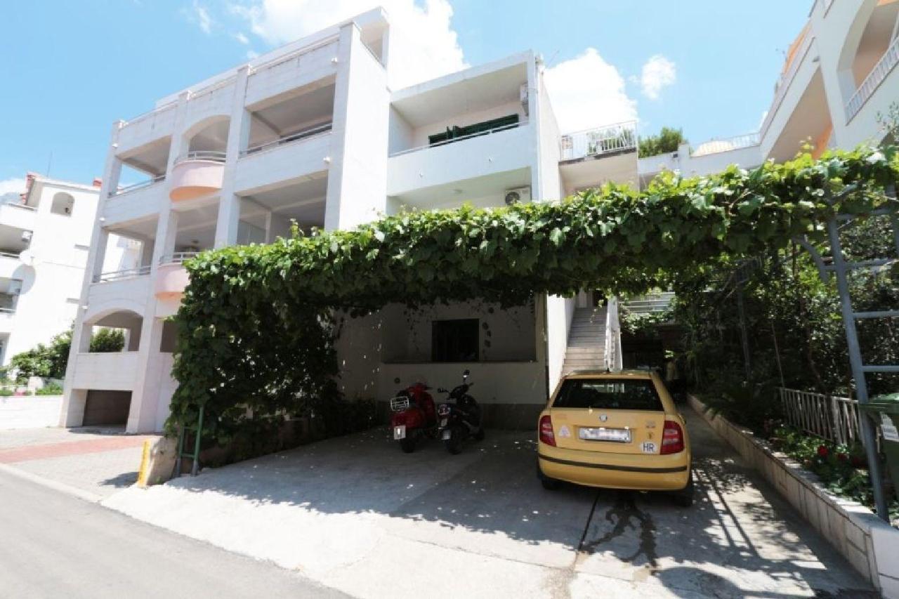 Apartments And Room Nevenka Makarska Exterior photo