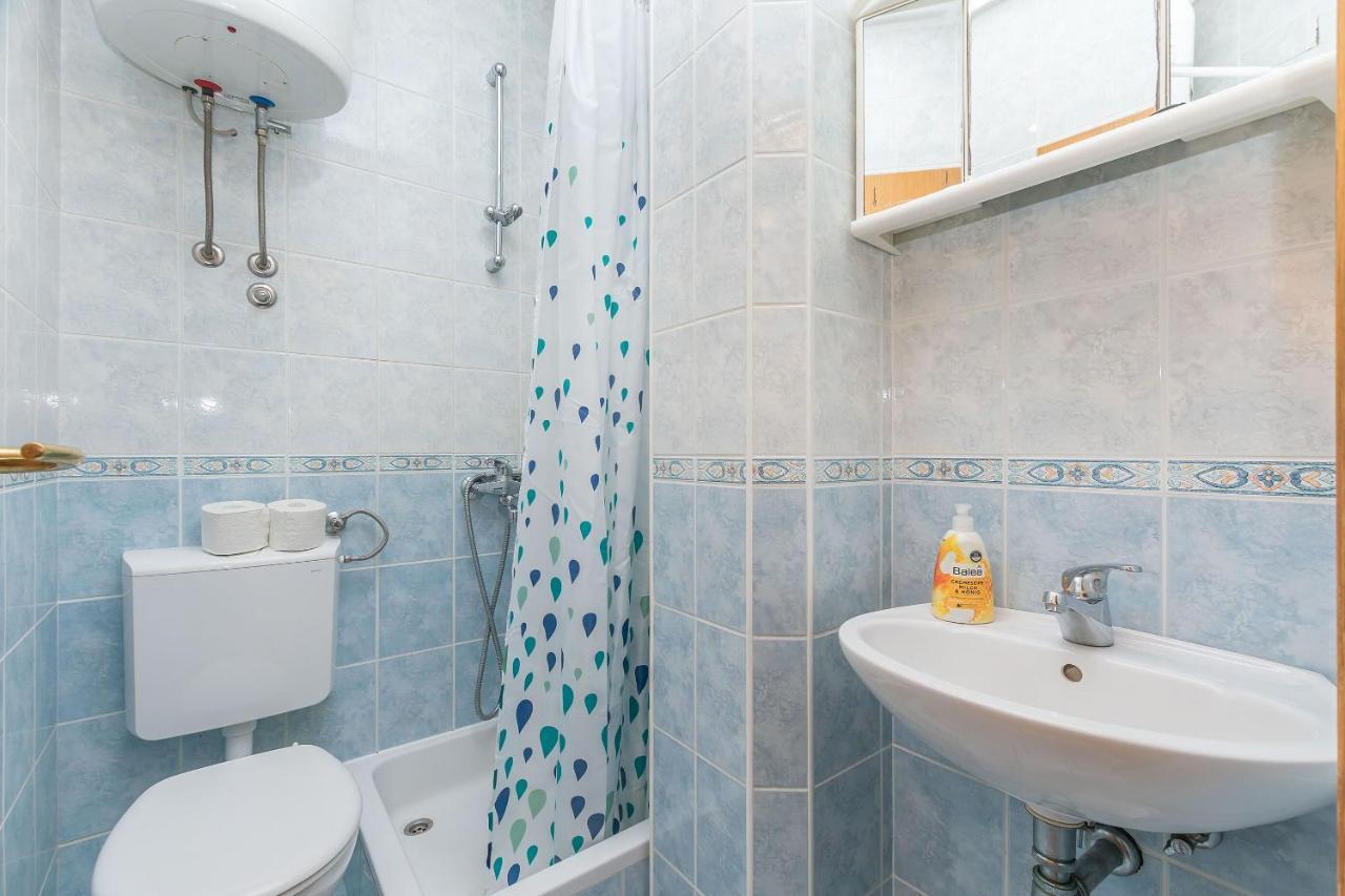 Apartments And Room Nevenka Makarska Exterior photo