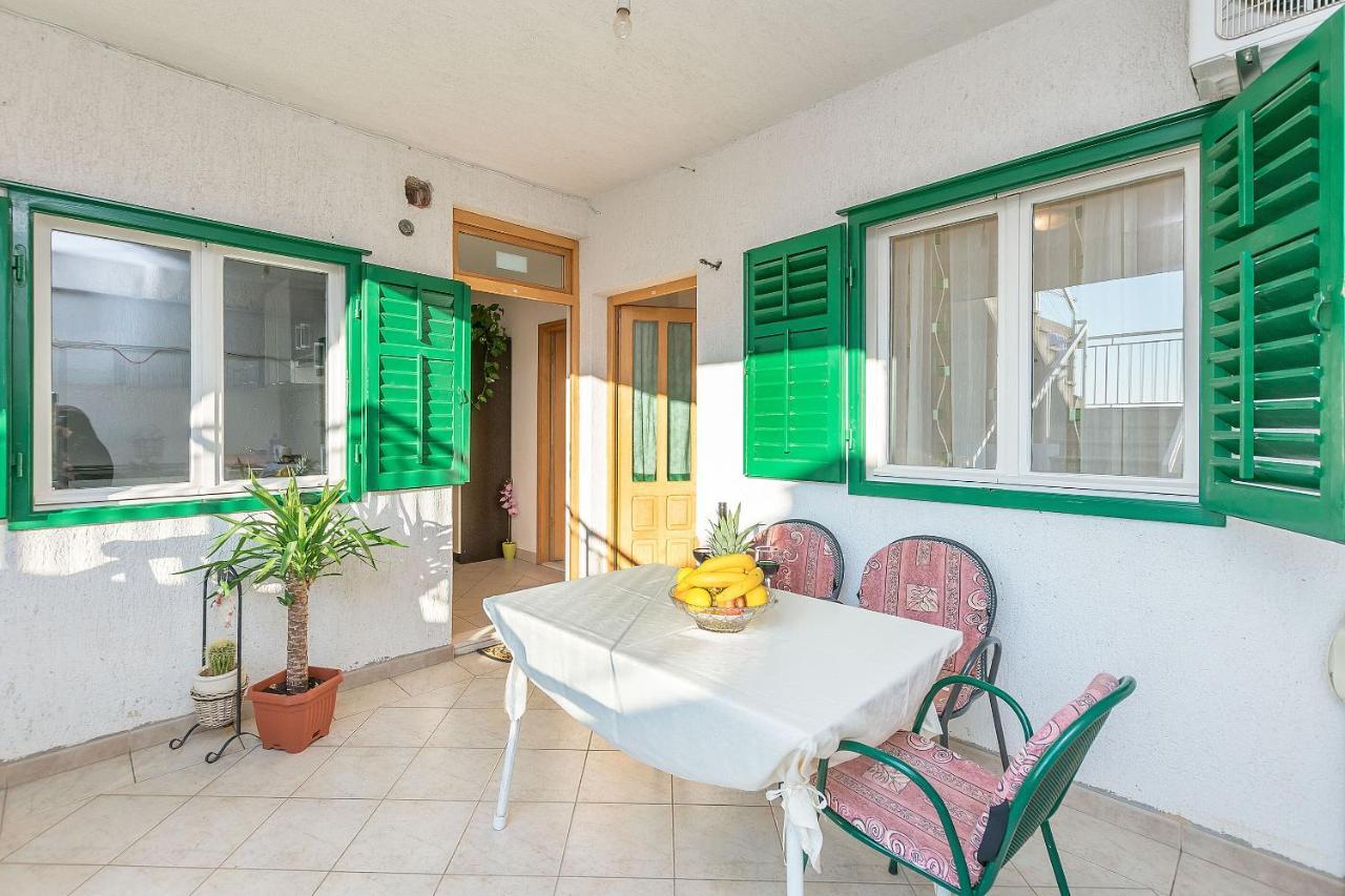 Apartments And Room Nevenka Makarska Exterior photo