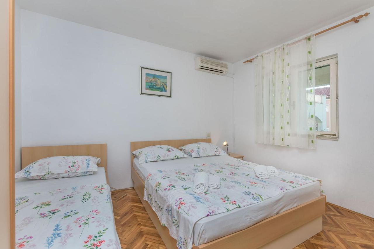 Apartments And Room Nevenka Makarska Exterior photo