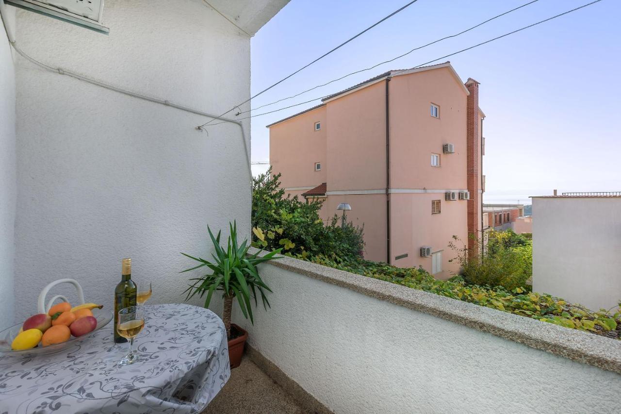Apartments And Room Nevenka Makarska Exterior photo
