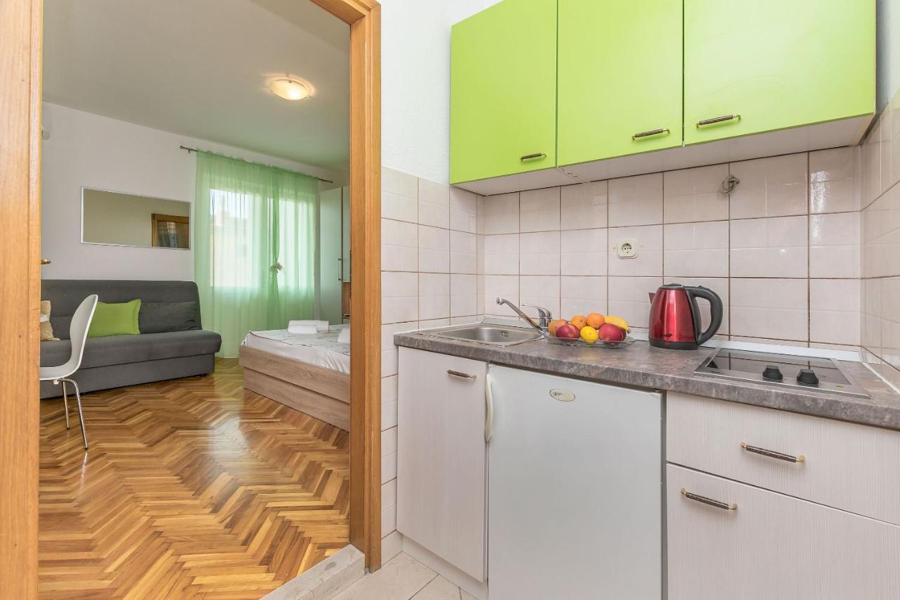 Apartments And Room Nevenka Makarska Room photo