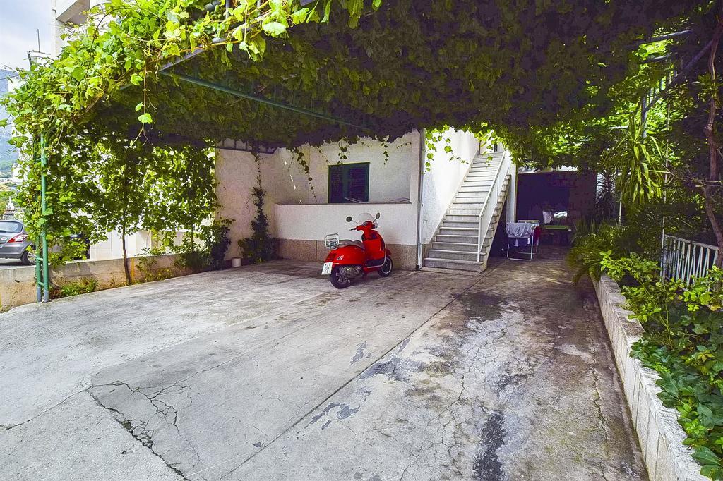 Apartments And Room Nevenka Makarska Exterior photo