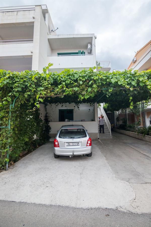 Apartments And Room Nevenka Makarska Exterior photo