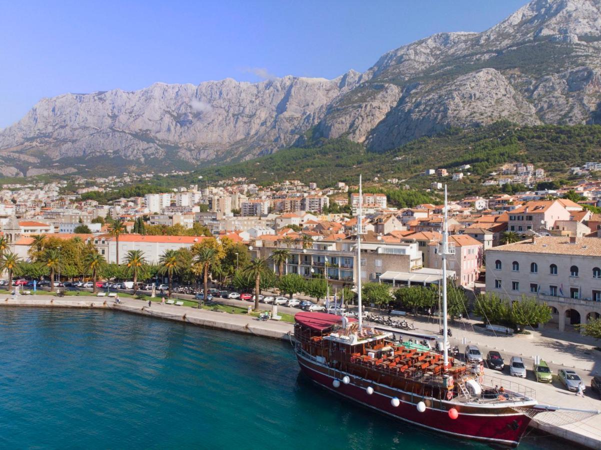 Apartments And Room Nevenka Makarska Exterior photo